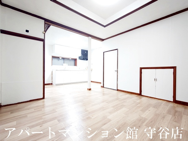 守谷市百合ヶ丘二丁目戸建の居間・リビング