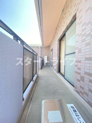 大阪市淀川区東三国６丁目の賃貸マンションのバルコニー