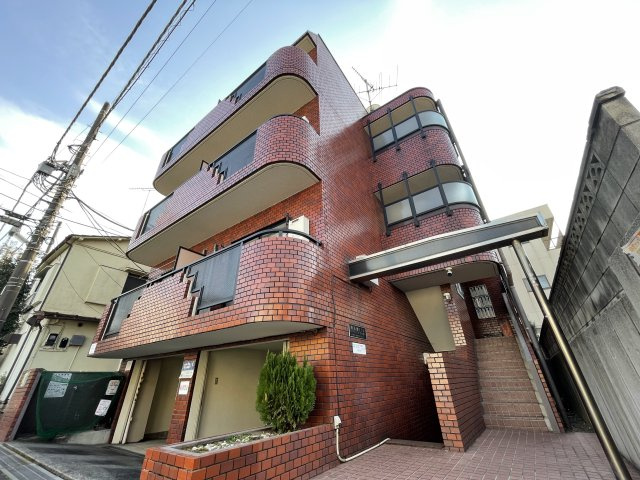 落ち着いた雰囲気の外観です