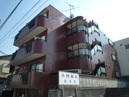 落ち着いた雰囲気の外観です