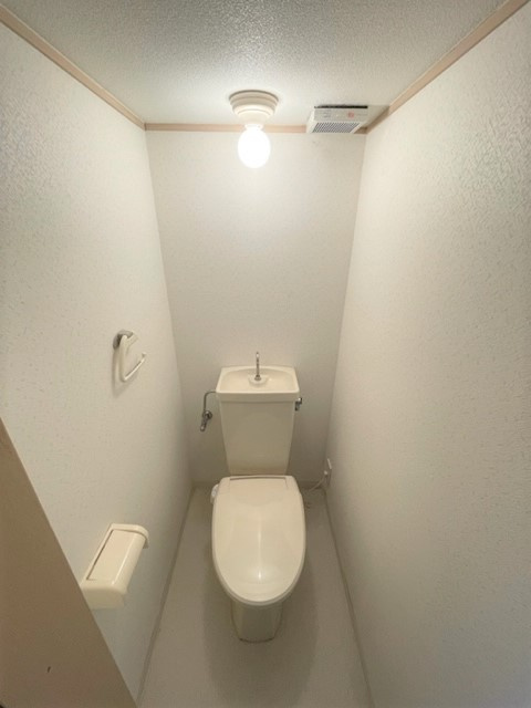 コンパクトで使いやすいトイレです