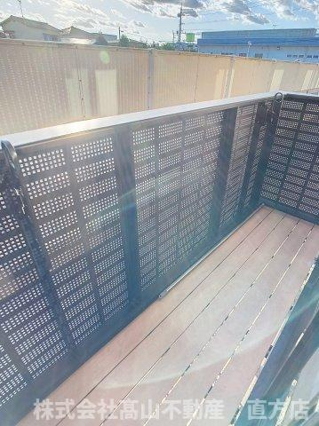 北九州市八幡西区大字楠橋のアパートのバルコニー