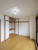内装は落ち着いています