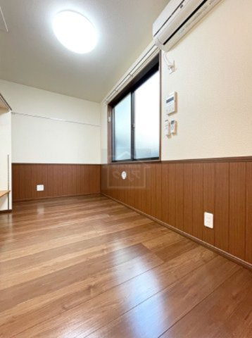 中野区中央２丁目のアパートの居間・リビング|同仕様