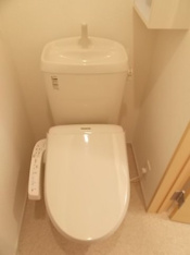 清潔感のあるトイレです