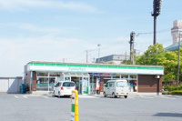 ファミリーマート越谷公園前店まで750m