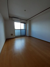 内装は落ち着いています