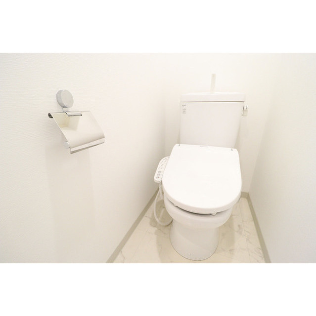 ルクレ新町レジデンスのトイレ|落ち着いた色調のトイレです