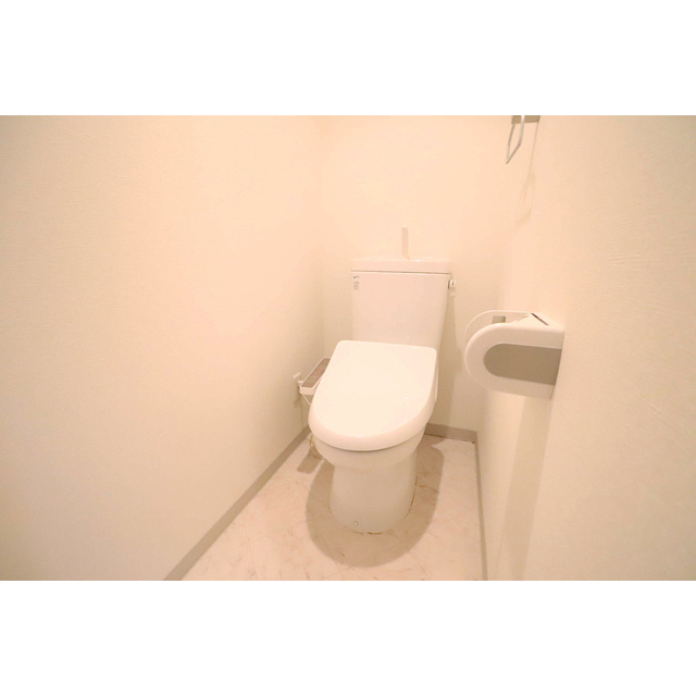 ルクレ阿波座レジデンスのトイレ|シンプルで使いやすいトイレです