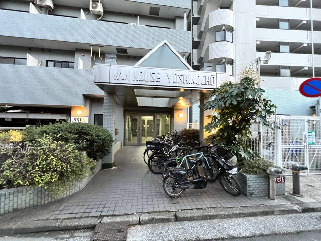 落ち着いたエントランスです
