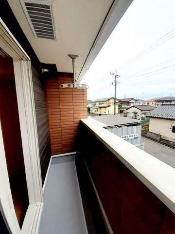 開放的で明るい空間を演出してくれるバルコニーです