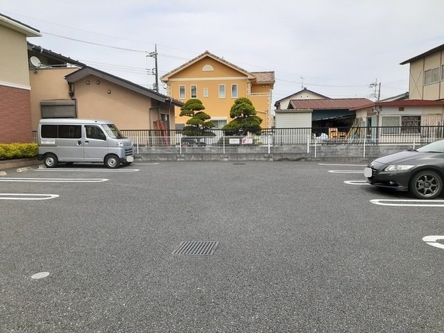 駐車場があるので、車を買う予定の方も安心です
