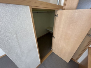 明るい色調の室内です