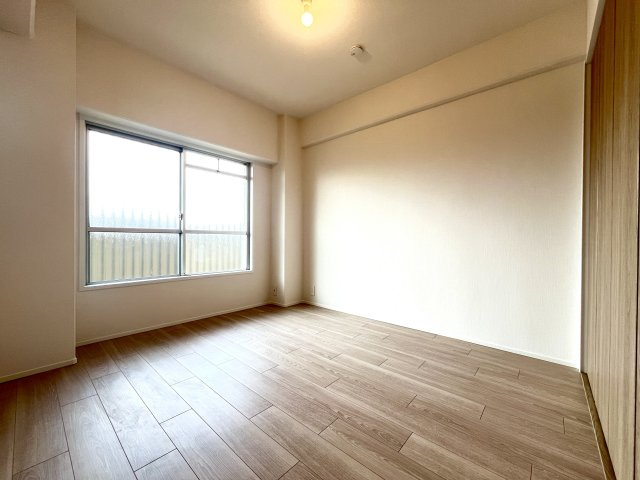 OTCロイヤル千里の洋室|明るい洋室です