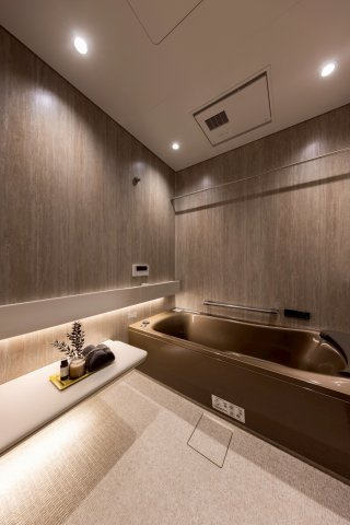 北名次町高性能住宅の浴室|TOTOのシンラHLシリーズを採用した浴室。肩楽湯・腰楽湯が心地よく全身を包み込み、上質なリラックス