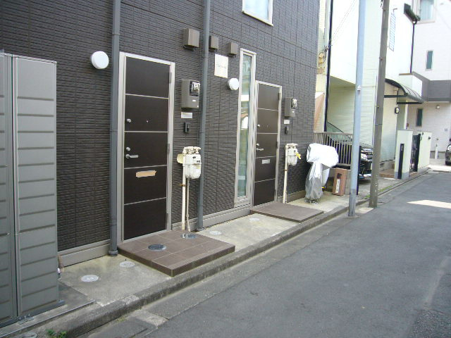 玄関の横に自転車が置けそうかな？ダメかな？置いたら・・・