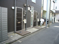 玄関の横に自転車が置けそうかな？ダメかな？置いたら・・・