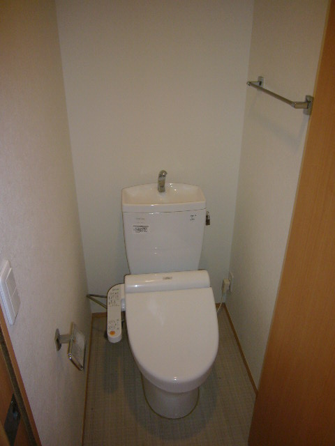 トイレです！暖房洗浄便座を新品に交換しました！