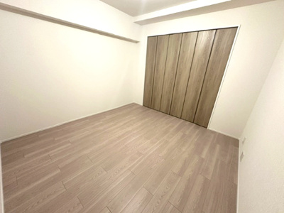 【収納】 | 北野ハイツ | 約6.6帖の納戸！子供部屋、書斎、趣味の部屋、ゲストルームなど、用途に合わせて柔軟に部屋を使えます。