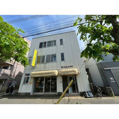 落ち着いた雰囲気の外観です