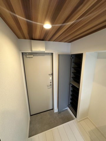 落ち着いた玄関です