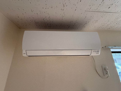 【設備】 | パーラメントⅡ | 暑い夏や寒い冬に大活躍！洋室6帖のお部屋にあるエアコンです☆冷暖房完備で1年中快適に過ごせます♪
