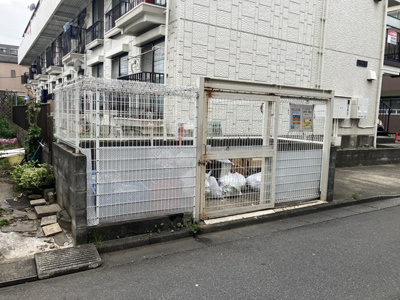 【その他共用部分】 | パーラメントⅡ | 敷地内ごみ置き場でごみ出しもらくらく～♪忙しい社会人さんや主婦さんにもうってつけ！