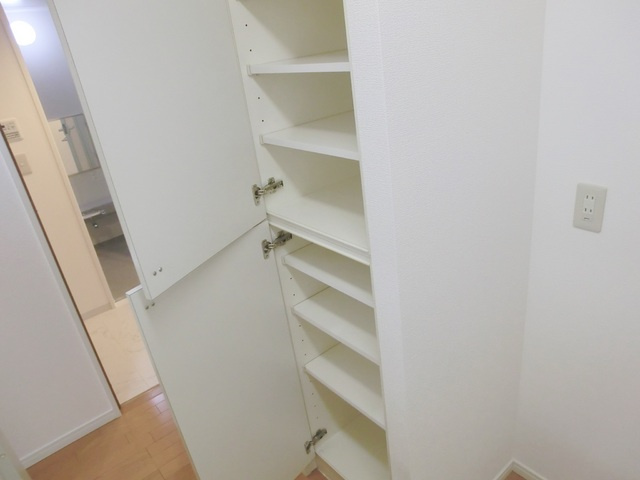 グランカーサ新小岩の収納|キッチンに収納あります