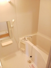 日々の疲れを癒すお風呂付です