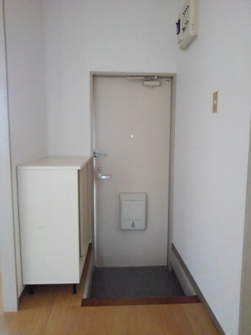 収納もある玄関です