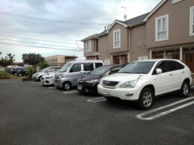 駐車場があるので、車を買う予定の方も安心です