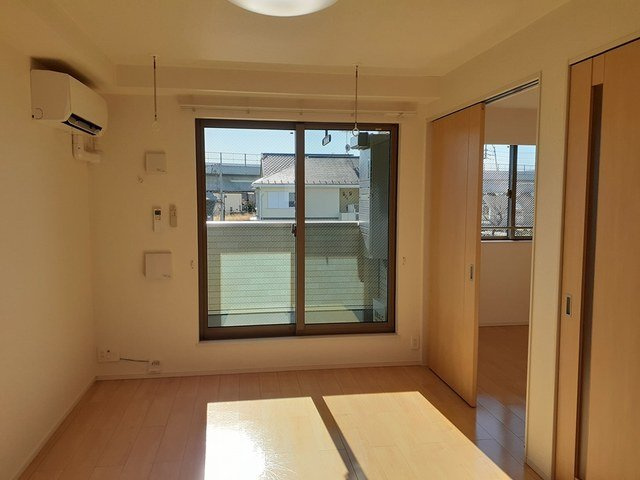 こちらの居間で趣味の時間をお楽しみください