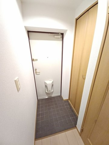 毎日通る玄関はこちらです
