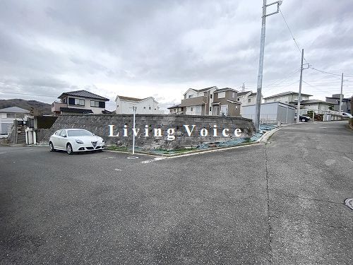 平塚市日向岡　土地（売地）　建築条件なしの前面道路含む現地写真|平塚市日向岡　土地（売地）建築条件なし　