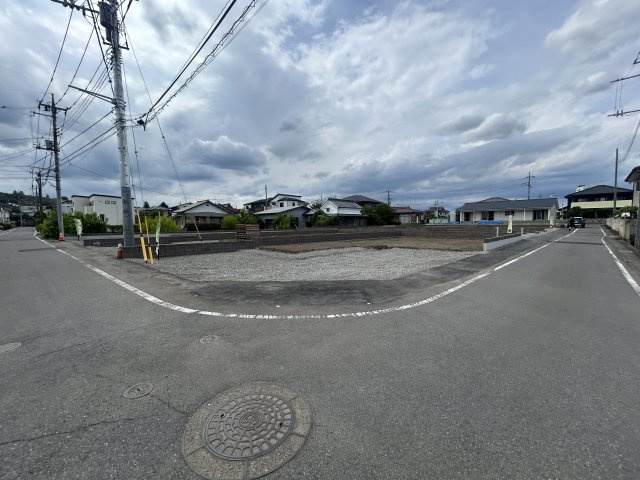 新築　高崎市石原町第25　Livele Garden.S　7号棟の前面道路含む現地写真|現地写真　南側接道幅員約4.9ｍ　東側接道幅員約3.8ｍ