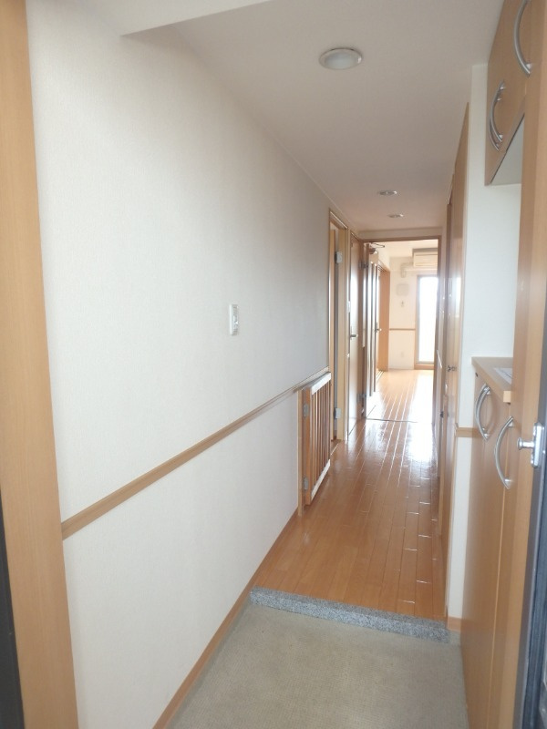 カーサフィオーレ西市駅前の玄関