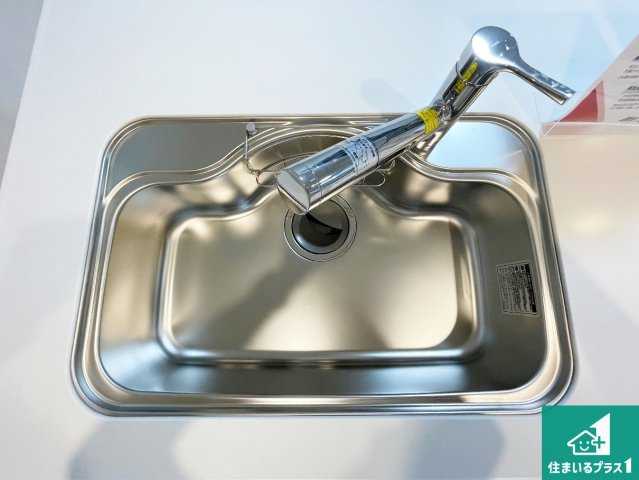 尼崎市食満　中古一戸建ての設備|蛇口の先端に浄水器を内蔵しています！原水と浄水、お湯と冷水、シャワーの切替えがワンタッチなので用途によって使い分けられます。