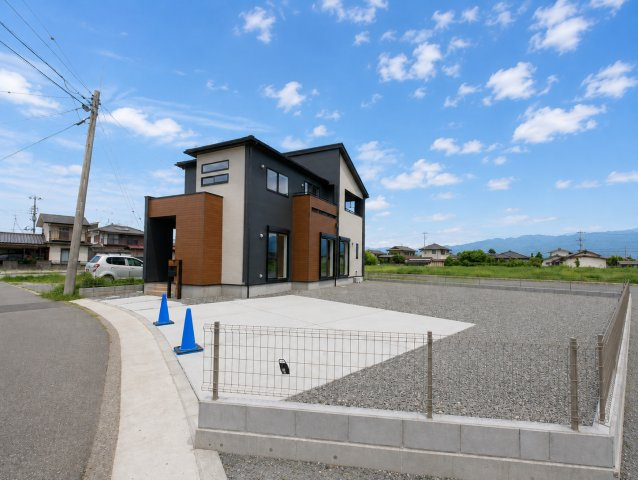 中央市西花輪 新築戸建 全1棟 車3台 オール電化仕様の画像