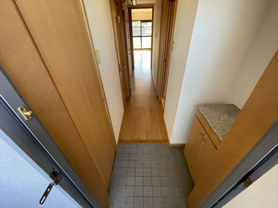 【玄関】 | セレノ・カーサ | ※同建物別部屋の写真、反転タイプになります。
