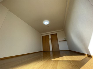 【寝室】 | セレノ・カーサ | ※同建物別部屋の写真、反転タイプになります。