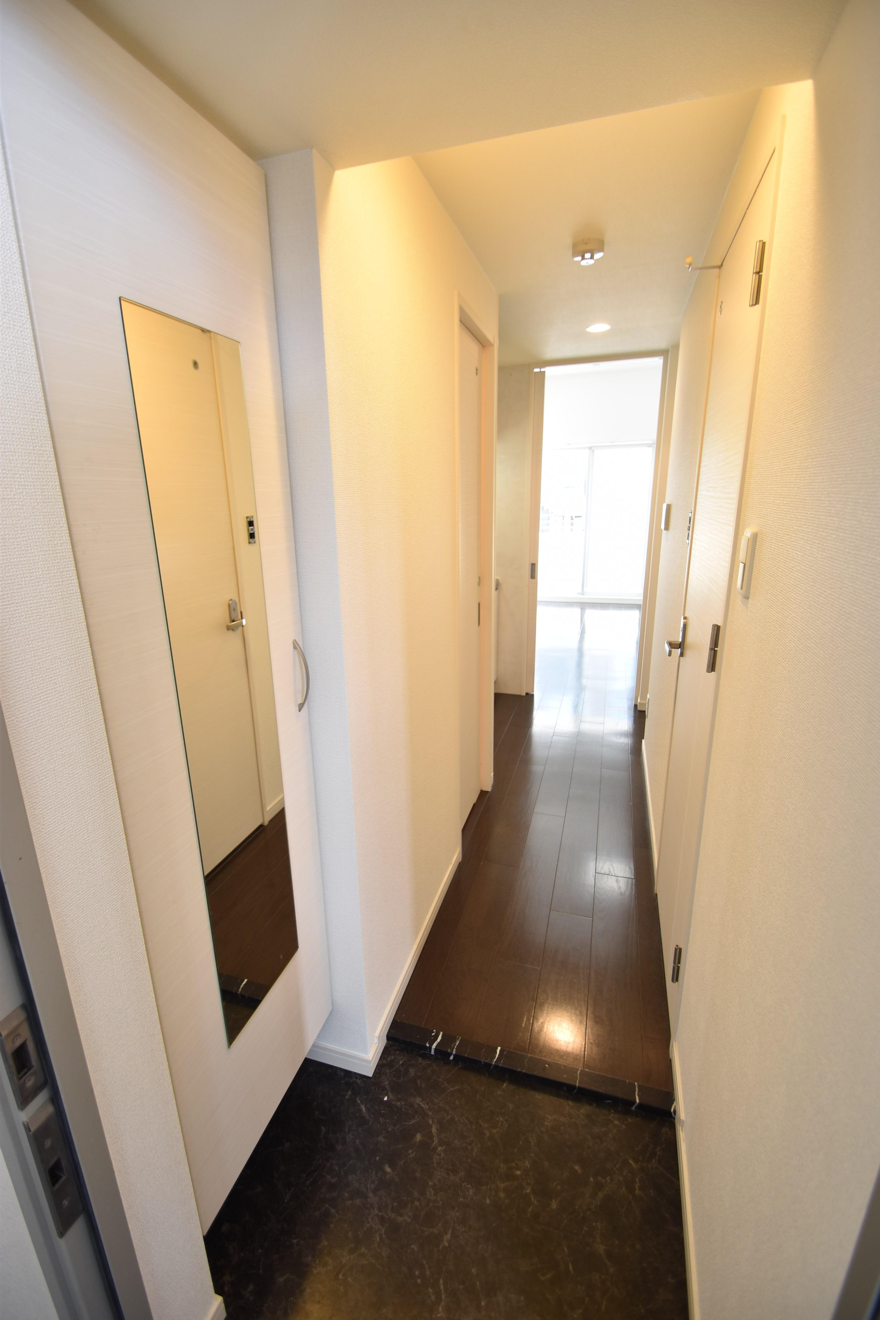 大阪市都島区片町１丁目の賃貸マンションの玄関