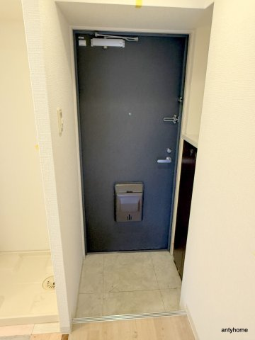 SWISS難波西　仲介手数料無料の玄関
