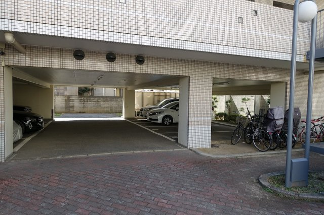 ロイヤルハイム里中のその他|駐輪場