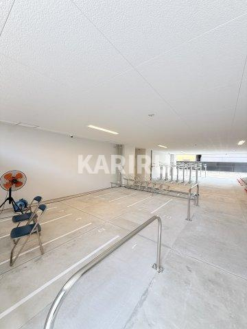 IW RESIDENCE大阪CREST TAPPの駐車場