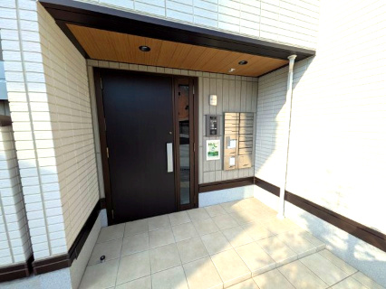 D-ROOM本荘EASTのエントランス