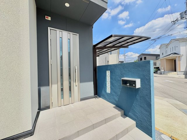 【外観】 | 和泉市内田町3丁目戸建 | 玄関