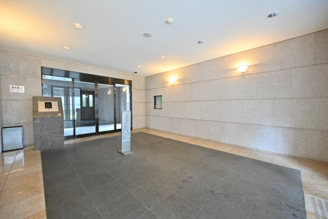 ルーブル学芸大学六番館のロビー