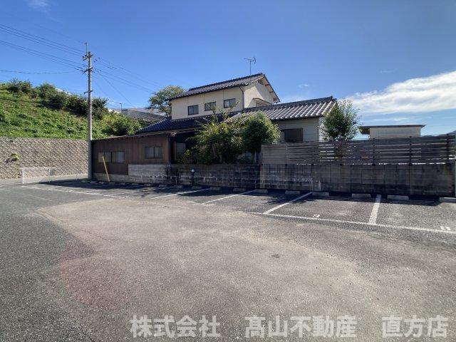 宮若市磯光のアパートの駐車場