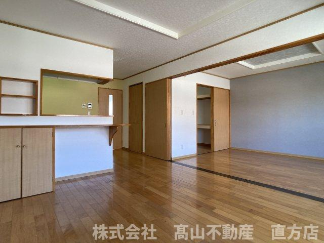 宮若市磯光のアパートの居間・リビング