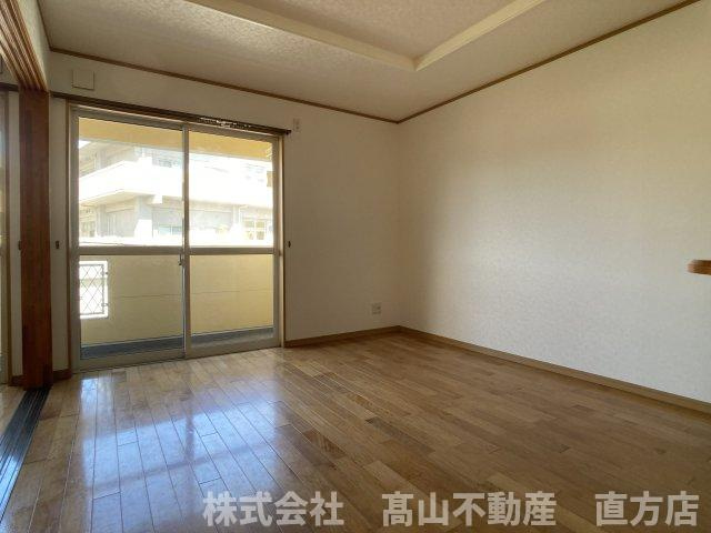 宮若市磯光のアパートの居間・リビング